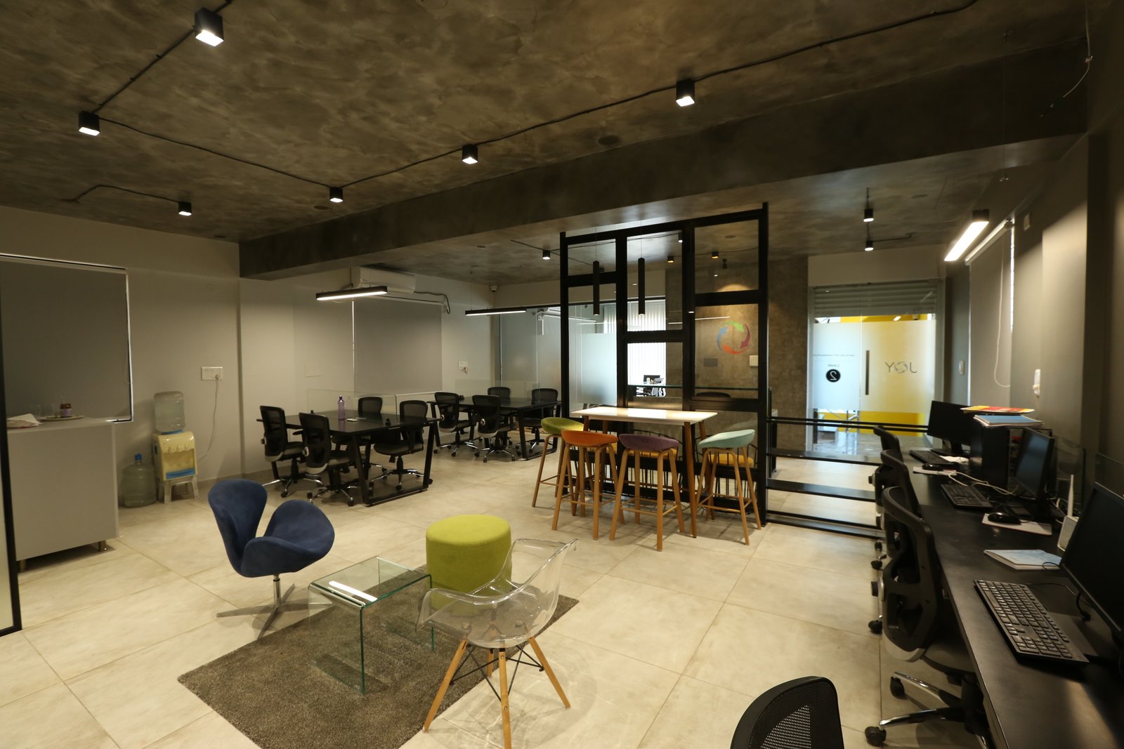 Commercial co-working office interior by Humming House